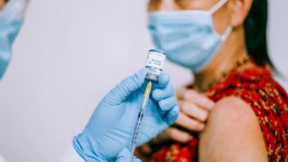 Covid vaccine: ഈ രാജ്യത്തെ 60 കഴിഞ്ഞവര് വാക്സിന് എടുത്തില്ലെങ്കില് ഇനി പിഴ അടക്കേണ്ടി വരും!