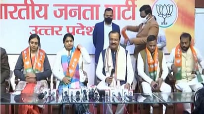 पूर्व विधायक समेत विपक्ष के कई बड़े नेता BJP में शामिल, डिप्टी सीएम बोले-सपा के गुब्बारे की हवा निकलने वाली
