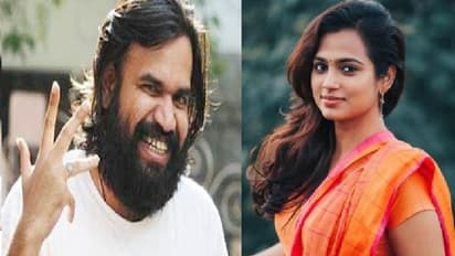 லவ் மூட் ஸ்டார்ட் ஆகிடுச்சோ..? ரம்யா பாண்டியனுக்கு நூல் விடும் பிரேம்ஜி!!