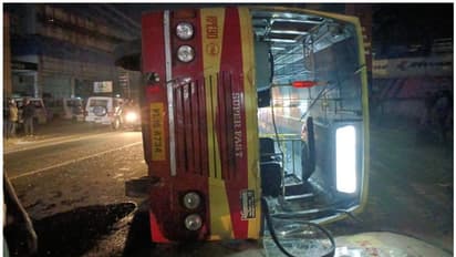 KSRTC Bus Accident : കോട്ടയത്ത് കെഎസ്ആർടിസി ബസ് തലകീഴായി മറിഞ്ഞു; 16 പേർക്ക് പരിക്ക്, ഒരാളുടെ നില  ഗുരുതരം