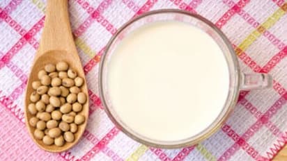 Soya Milk: சைவப் பிரியரா நீங்கள்? இந்தப் பாலையும் குடித்துப் பாருங்கள்: ஏகப்பட்ட நன்மைகள் கிடைக்கும்!