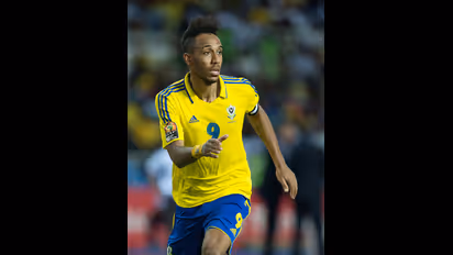 Pierre-Emerick Aubameyang announces retirement from international football, social media lauds