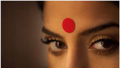 টিপ পরতে ভালবাসলে রয়েছে সুখবর, উন্নতি হবে শরীর-স্বাস্থ্য-মনের