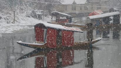 Weather Report: उत्तर भारत के पहाड़ों पर बर्फबारी का असर, कुछ दिन तक नहीं जाएगी सर्दी