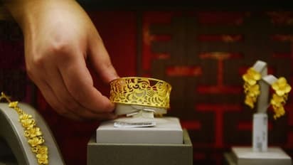 Gold Rate Today: தங்கம் விலை அதிரடி குறைவு! சவரனுக்கு ரூ.160 வீழ்ச்சி:  இன்றைய விலை நிலவரம் என்ன?