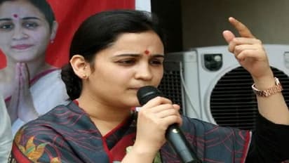 अपर्णा यादव ने आखिर क्यों छोड़ा सपा परिवार का साथ, पढ़ें 5 सबसे बड़ी वजह