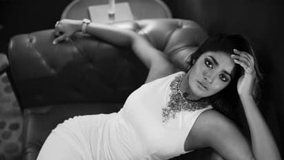 టైట్ ఫిట్ డ్రెస్ పరువాల హొయలు.. టాప్ వ్యూ ఫోజుల్లో ఫోజుల్లో పిచ్చెక్కిస్తున్న 'ఖిలాడీ' భామ