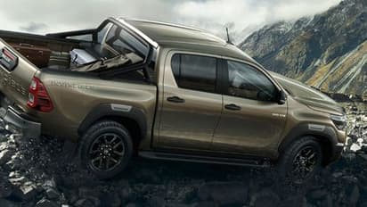 Toyota Hilux pick-up ने किया भारत में डेब्यू, इस महीने होगा लॉन्च, देखें इसके बेमिसाल फीचर्स और जबरदस्त अंदाज