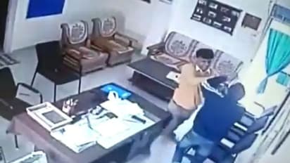 కాలేజీలో.. ప్రిన్సిపల్, ప్రొఫెసర్ కొట్లాట.. వీడియో వైరల్..!