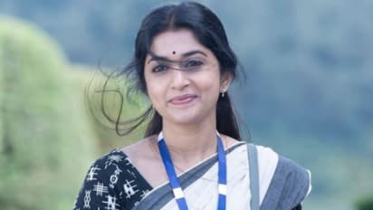 Meera Jasmine : ഇനി ഇൻസ്റ്റാഗ്രാമിലും കാണാം, ഫോട്ടോ പങ്കുവെച്ച് വരവറിയിച്ച് മീരാ ജാസ്‍മിൻ