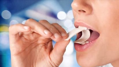 कपड़ों से दूर होगी च्युइंग गम की चिपचिप ! अपनाएं 5 तरीके