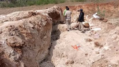 அட கடவுளே..விபரீத ஆசை.. கோலமாவு தயாரிக்க கல் எடுக்க சென்றபோது பரிதாபம்.. 2 பெண்கள் உயிரிழப்பு..