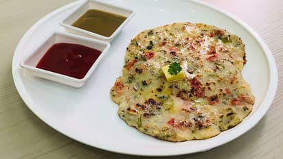 Breakfast Recipe: नाश्ते में पोहा-उपमा बनाकर हो गए है बोर, तो घरवालों को बनाकर खिलाएं ये स्पेशल चीला