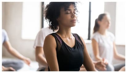 Breathing exercise: கரோனோ தொற்றிடமிருந்து நுரையீரலை பாதுகாக்கும் மூச்சு பயிற்சி...! கடைபிடிப்பது அவசியம்...