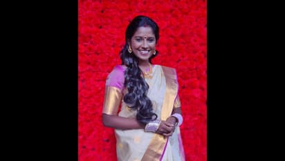 ஜாக்கெட் போடாமல் சுந்தரி சீரியல் நடிகை கேபிரியல்லா நடத்திய போட்டோ ஷூட்..! விமர்சித்த நெட்டிசனுக்கு நச் பதிலடி!