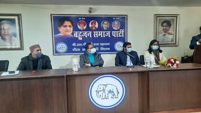 निर्भया केस की वकील सीमा कुशवाहा बसपा में हुईं शामिल, सतीश चंद्र मिश्रा ने दिलाई सदस्यता