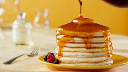 শীত মানেই নলেন গুড়, বানান নারকেল ও নলেন গুড়ের প্যানকেক, রইল রেসিপি