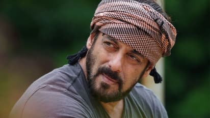 Salman Music Video Teaser-নতুন বছরে সলমনের নতুন ভালবাসা, মুক্তি পেল রোম্যান্টিক মিউজিক ভিডিও ম্য়ায় চলা-র টিজার