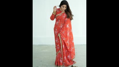 Sneha Latest : சிவப்பு நிற சேலையில்... செந்தாமரை போல் அழகு தேவதையாய் மின்னும் சினேகா!! லேட்டஸ்ட் கிளிக்ஸ்