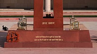 National War Memorial: স্বাধীন ভারতের জওয়ানরাই প্রকৃত বীর, শৌর্যচক্রপ্রাপকের টুইটে বিতর্ক