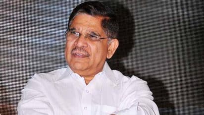 రాంగ్ వేలో కొడుకు కెరీర్, అయినా అల్లు అరవింద్ సైలెంట్.. అసలేం జరుగుతోంది ?