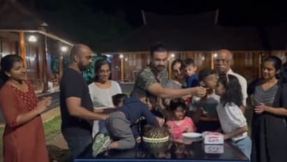 Tovino birthday : 'ഒരുപാട് കഥകളും കഥാപാത്രങ്ങളുമായും എത്താൻ കാത്തിരിക്കുന്നു', നന്ദി പറഞ്ഞ് ടൊവിനൊ