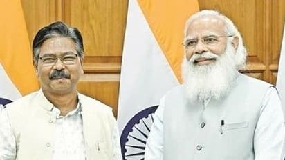 मोदी के मंत्री को आया गुस्सा, रिव्यू मीटिंग के दौरान कमरा बंद कर अधिकारियों की कर दी पिटाई, एक का टूटा हाथ