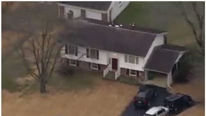 ఇంట్లో 125 పాములు.. విగతజీవిగా ఇంటి యజమాని.. అసలేం జరిగిందంటే..?