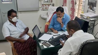 ACB Raids ಕಾಲು ನೋವಿನ ಚಿಕಿತ್ಸೆಗೆ 12000 ರೂ ಲಂಚ ಕೇಳಿದ ಸರ್ಕಾರಿ ವೈದ್ಯ, ಸ್ವೀಕರಿಸುವಾಗ ಎಸಿಬಿ ಬಲೆಗೆ