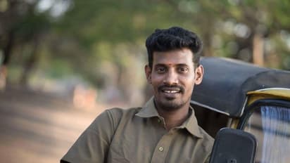 மாஸ் காட்டும் ஆட்டோ ஓட்டுநர் அண்ணாதுரை.. ஆனந்த் மஹிந்திரா புகழாரம்..அப்படி அவர் செய்தது என்ன..?