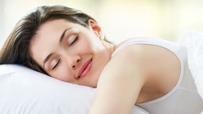 ಕಂಪಿಸುವ ಚಳಿಯಲ್ಲೂ ಚೆನ್ನಾಗಿ ನಿದ್ರೆ ಬರಬೇಕು ಅಂದ್ರೆ ಇದನ್ನ ಮಾಡಿ 