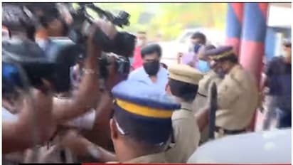 Dileep Case : ചോദ്യംചെയ്യല്‍ രണ്ടാംദിനം; ദിലീപ് ക്രൈംബ്രാഞ്ച് ഓഫീസിലെത്തി, കോള്‍ വിവരങ്ങള്‍ പരിശോധിക്കുന്നു