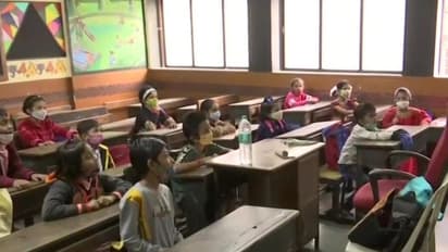 Mandya: ಶುಲ್ಕ ಕಟ್ಟದ 40 ಮಕ್ಕಳನ್ನು ಕೂಡಿಹಾಕಿದ ಶಾಲಾ ಮಂಡಳಿ..!