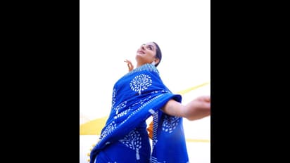 Esther Anil Hot : நழுவும் சேலையில்... இடையழகை பளீச் என காட்டி!! எஸ்தர் அனில் கொடுத்த தாறுமாறு ஹாட் போஸ்