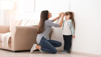 குழந்தைங்க ஒவ்வொரு வயதிலும் எடை, உயரம் எவ்வளவு இருக்கனும் தெரியுமா?