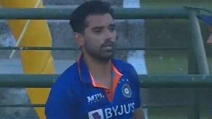 4 விக்கெட்டை விரைவில் இழந்த வெஸ்ட் இண்டீஸ்.. காலில் காயத்துடன் களத்தைவிட்டு வெளியேறிய தீபக் சாஹர்