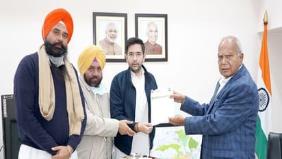 Punjab Election 2022 : राज्यपाल से मिले AAP नेता राघव चड्ढा, अवैध रेत खनन को लेकर CM चन्नी की शिकायत