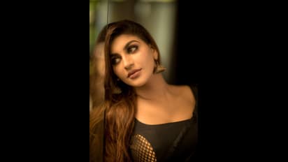 Yashika Anand stunning : கதவில்லாத ப்ளவுஸ்..சேலையில் சொக்க வைக்கும் யாஷிகா ஆனந்த்..