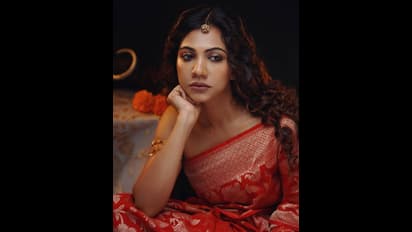 Madonna Sebastian hot : உடல் எடையை குறைத்து..சிக்கென்ற இடையுடன் மடோனாவின் சாரி ஸ்டைல்..