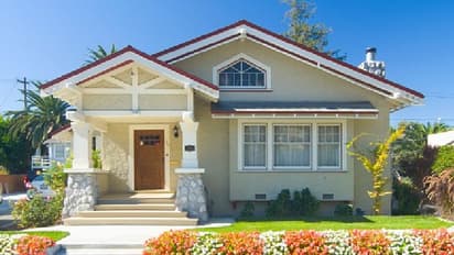 ವಾಸ್ತು ಪ್ರಕಾರ ಮನೆ ಬಾಗಿಲು ಯಾವ ದಿಕ್ಕಿನಲ್ಲಿರಬೇಕು? ದಕ್ಷಿಣಕ್ಕಿದ್ದರೆ ಯಾರಿಗೆ ಶುಭ? 