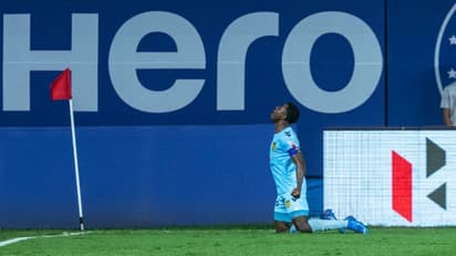 ISL 2021-22 : ഈസ്റ്റ് ബംഗാളിനെ വലയിലൊട്ടിച്ച ഹാട്രിക്; ബര്ത്തലോമ്യൂ ഒഗ്ബെച്ചെ റെക്കോര്ഡ് ബുക്കില്