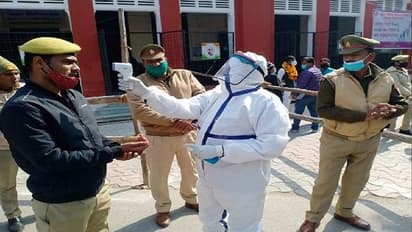 PPE किट पहनकर कराया वैद्यराज किशन ने नामांकन, अब तक लड़ चुके हैं 19 चुनाव