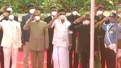 Republic Day 2022: 73-வது குடியரசு தினவிழா: முதல்முறையாக தேசிய கொடியை ஏற்றினார்.. கவர்னர் ஆர்.என்.ரவி !!