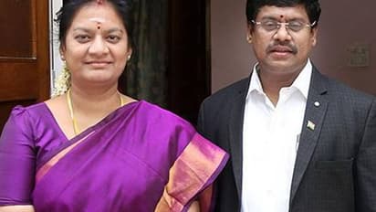 சசிகலா புஷ்பா மீது வழக்குபதிவு..2வது கணவர் கொடுத்த புகாரில் நடவடிக்கை..படுக்கையறையில் நடந்த விபரீத சம்பவம்..