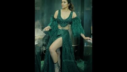 கிளாமருக்கு எல்லை இல்லையா?.. செம லோ நெக்கில் குனிந்து நிமிந்து..Parineeti Chopra-வின் கிச்சன் அலப்பறை..