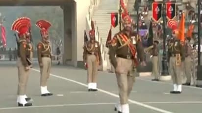 Beating Retreat : वंदे मातरम के नारों से गूंजा अटारी-वाघा बॉर्डर, बीटिंग रिट्रीट सेरेमनी दिखा जवानों का शौर्य