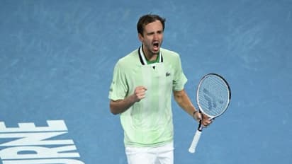 Australian Open : സ്റ്റെഫാനോസ് സിറ്റ്സിപാസിനെ തകര്ത്ത് ഡാനില് മെദ്വദേവ്; ഫൈനലില് റാഫേല് നദാലിനെതിരെ