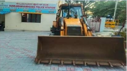 Crime News: ಬೆಂಗಳೂರಿನ ಜೆಸಿಬಿ ಕದ್ದು ಕಡೂರಲ್ಲಿ ಕೆಲಸ ಆರಂಭಿಸಿದ್ದ.. ಎಲ್ಲಾ ಎಣ್ಣೆ ಆಟ!