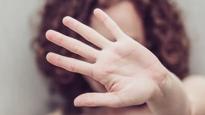 കണ്ണൂരിൽ, ഓട്ടോറിക്ഷയിൽ എത്തിയ ആൾ വീട്ടിലേക്ക് കയറി യുവതിയെ ബ്ലേഡ് ഉപയോഗിച്ച് മുറിവേൽപ്പിച്ചു, കേസ്