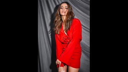 Geheraiyaan Promotion: বোল্ড লুকে অনন্যা, সোশ্যাল মিডিয়ায় হটনেসের ঝড়, কড়া টক্কর দীপিকাকে